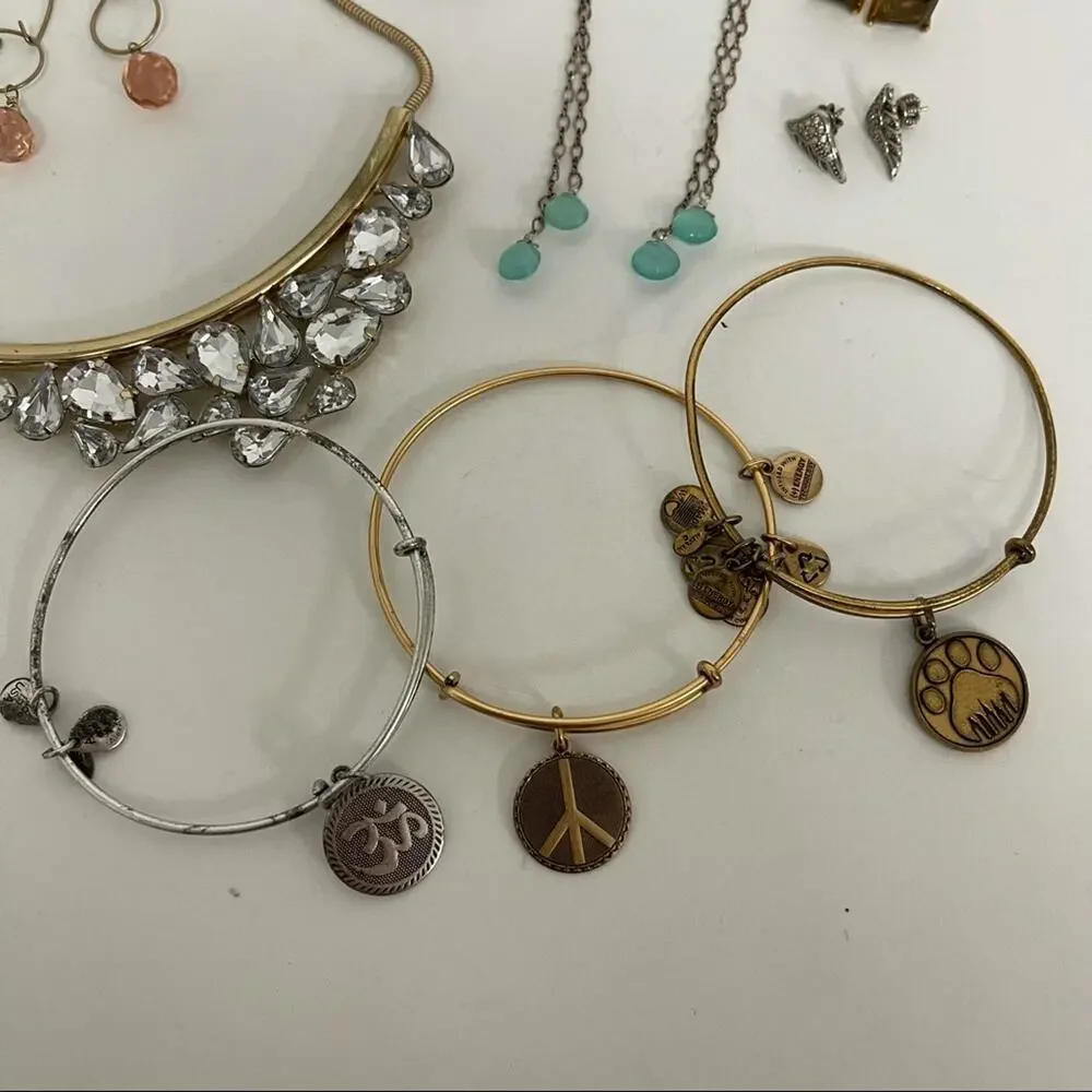 JEWELRY BUNDLE Earrings Bracelets Necklace Includes 11 Items Gold & Silver - Picture 5 of 7